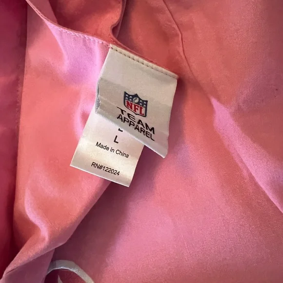 NWT Steelers Scrub Top - Picture 3 of 5